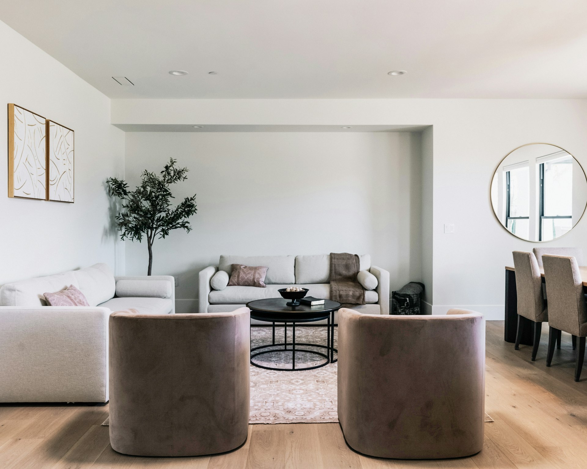 Rustig gestyled interieur met neutrale tinten